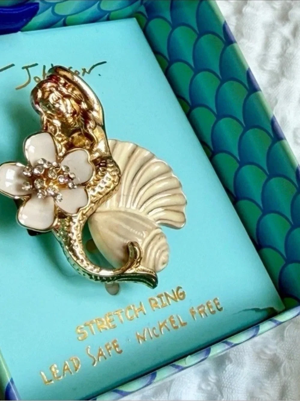 Betsey Johnson’s  Mermaid Shells Jewels Stretch Shell Gold Crystal Ring NIB $48